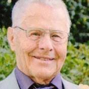 Elizabeth Kroeger's Instagram, Twitter & Facebook