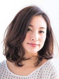 ミディアムパーマの髪型 ヘアスタイル特集 デジパ 強めからゆるふわまでタイプ別にご紹介 美的 com ミディアム パーマ ミディアム パーマ 黒髪 ミディアム パーマ 前髪あり