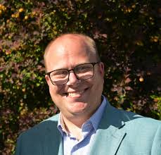 I'm trying to contact Dan Cecil as a matter of urgency regarding the damage  to my car. Could someone make him aware of this message asap please and ask  him to contact