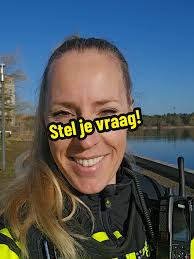 Heb je een vraag over de politie of aan ons?👮👮‍♀️ Laat 'm achter in de  comments en dan gaan wij ons best doen hem te beantwoorden. 💪  #vraagmaarraak #steljevraag #politie #politienederland #police ...