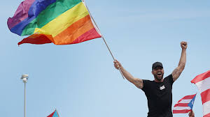 The first pride event took place in london in july 1972, with about 2,000 people taking part. 2atyjrposwidim