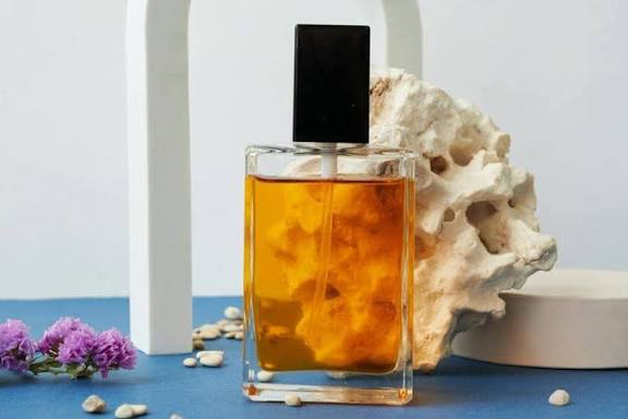 5 Rekomendasi Parfum Wanita untuk Kencan, Wanginya Elegan! | IDN Times Jogja