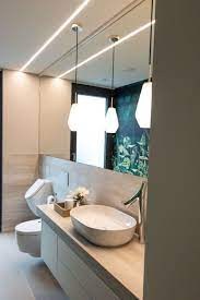 homemate interior design badgestaltung wandgestaltung mit tapete im bad pendelleuchten bad moderne badezimmer waschbecken badezimmer bauen badezimmer