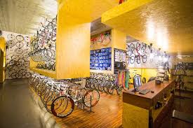 Cycling Store In Poland More Ladeneinrichtung Ladenbau Einrichtung