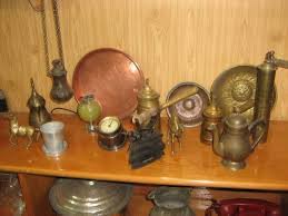 Rüyada eski evini görmek, gerçek hayatta mevcut yaşantıdan sıkılmış olduğuna işaret eder. Ruyada Eski Eve Yeni Esya Almak Ruyandagor Com