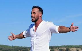 «existem projetos a ajudar a nossa comunidade». Nininho Vaz Maia A Minha Luta E Incentivar Os Mais Jovens Existe Muito Talento Na Minha Etnia Nova Gente