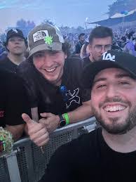 Dillon Middleton's Instagram, Twitter & Facebook