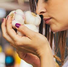Leave a sliced onion near where you sleep and let it sit for the night. Does Putting Garlic In Your Nose Clear Sinuses A Doctor Explains