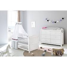 Hier sind meist bereits eine matratze, ein bezug, oft auch ein nestchen oder ein ein babybett mit rollen hat den vorteil, dass sie den standort des bettes auch alleine flexibel und. Sparset Nina Extrabreit Kinderbett Und Extrabreite Wickelkommode Fichte Weiss Lasiert Pinolino Mytoys