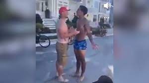 Videos de musica hombres desnudos peleando