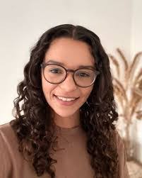 Leanne Pitts's Instagram, Twitter & Facebook