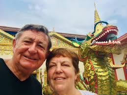 On the description of the facilities in my cabinet the possibility of  making tea or coffee is mentioned. Is there a coffee machine? Which kind?  Or just a water cooker to make