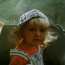 Elise Robinson (@_EliseR)