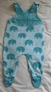 Die andere/n stoffart/en lässt du einfach auf keine auswahl. Freebook Strampler Mit Fuss Strampler Nahen Nach Einem Kostenlosen Schnittmuster Und Nahanleitung Ideal Fur Die Erstausstattung Furs Baby G Rompers For Kids Baby Sewing Pattern Romper Es Gibt Schnitte Die