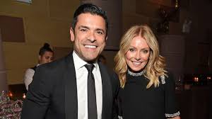 Kelly & ryan talks about kelly's family being photographed for people magazine. Kelly Ripa Reveals The 2019 Consuelos Family Holiday Card Gma