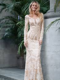 Cette robe courte pailletée dorée est l'essence même du chic, une pièce unique pour attirer l'attention ! Robe Longue Coupe Sirene Pailletee A Motifs Beige Doree Anne Sophie