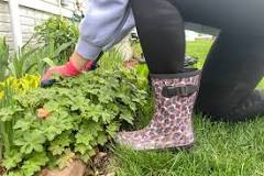 The 7 Best Gardening Shoes, Tested by BHG