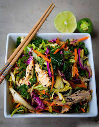Salade Healthy Salade Thaie 11 Salades Legeres Et Colorees Pour Etre En Forme Tout L Ete Elle A Table Salade Healthy Recettes De Cuisine Salade Thai