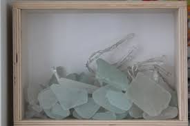 Perfect for the avid collector of sea glass and other beach treasures, this window display is designed to hold up to 30 pounds. Emuse Sea Glass Storage And Display Ideas