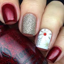 69 Easy Winter And Christmas Nail Ideas Page 2 Of 7 Stayglam Who said christmas nails had to be covered in candy canes and boughs of holly?
