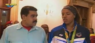 Guaidó y maduro felicitan a yulimar rojas por su récord mundial. La Atleta Yulimar Rojas Fue Condecorada Por El Presidente Maduro En Miraflores