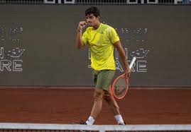 Garin started off extremely strong, but it was clear his motivation to win disappeared after being broken and losing the first set. Cristian Garin Se Enfrentara Ante El Colombiano Daniel Elahi Galan Por Las Semifinales Del Chile Dove Man Care Open