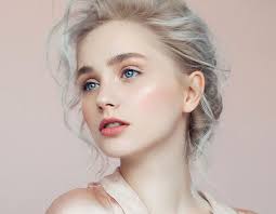 Most reviews were positive about this product and most users actually credited it for its hair care conditioning power that is enriched with argan oil. Ash Blonde Is Matte Perfection