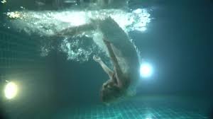 Close up of beautiful woman posing underwater with chamomiles. 7 059 Woman Swimming Underwater Stock Videos Royalty Free Woman Swimming Underwater Footage Depositphotos