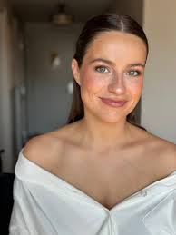 Mobile makeup artist for weddings in Massachusetts