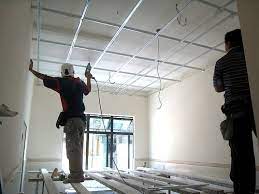 Come Fare Un Controsoffitto Isolante In Cartongesso Fai Da Te Struttura Di Sostegno Metallica O In Legno Per Fissare La Controsoffittatura Posa Dell Isolante E Del Cartongesso Finitura E Verniciatura Del Controsoffitto Consulente Energia Com