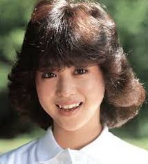 この記事は本来は１０日の松田 聖子様の誕生日に更新するはずでしたが 私の諸事情の為 汗 少し遅れて更新しました しかし 誕生日当日のつもりで読んでいただければ幸いであります ４ 月からは 都会に 行ってしまうあなたに 打ち明けたい言葉が でも