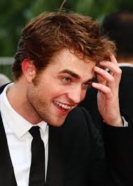 Ро́берт ду́глас то́мас па́ттинсон — британский актёр, фотомодель и музыкант. Robert Pattinson Describes His Ideal Girl Do You Fit The Bill Glamour