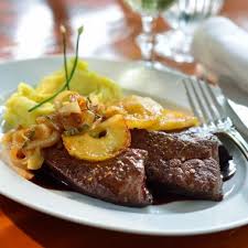 Secondi piatti salsiccia e patate in padella la salsiccia e patate in padella è un secondo piatto facile, veloce, perfetto per tutta la famiglia. Fegato Alla Berlinese Leber Berliner Art Sapori Di Berlino