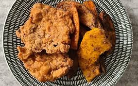 Daging ayam merupakan salah satu bahan makanan yang bisa diolah menjadi berbagai macam masakan yang enak dan lezat. 5 Resep Ayam Goreng Terenak Ternyata Ada Yang Pakai Rempah Sederhana Ini