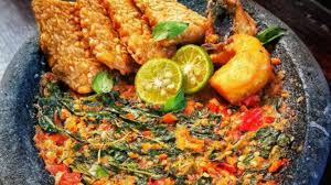 Tambahkan daun salam, masak hingga harum. Resep Sambal Kemangi Enaknya Kebangetan