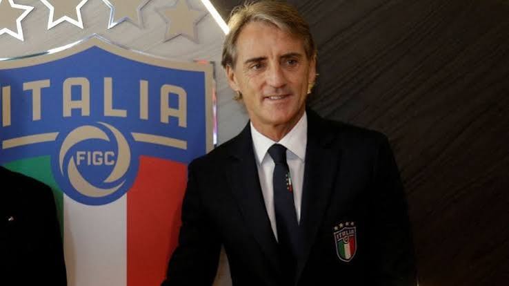 It&aacute;lia anuncia o t&eacute;cnico Roberto Mancini; Maldini e Leonardo pedem demiss&atilde;o