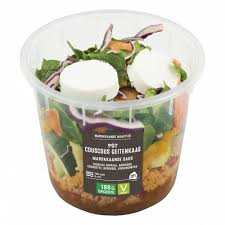 Besprenkel de couscous met circa 100 milliliter warm water, wat zout en 1 eetlepel olijfolie en wrijf met je handen de korrels los totdat ze allemaal een beetje glimmen. Albert Heijn On Twitter Als Je Weinig Tijd Hebt Om Te Koken En Toch Een Verse Maaltijd Wilt Check Onze 72 Nieuwe Maaltijden 73 Verbeterde Maaltijden 33 Nieuwe Salades En 3 Nieuwe