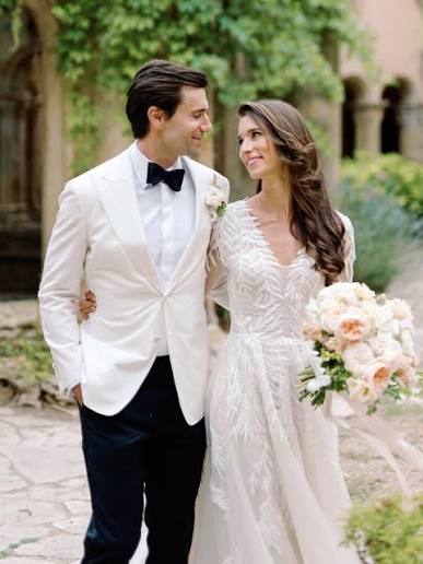 35 Side-Swept Hair Ideas for Your Wedding Look