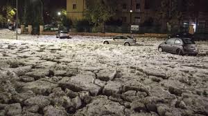 Hagel so groß wie tennisbälle donnern in norditalien vom himmel. Heftige Unwetter In Italien Hagel Chaos In Rom News Ausland Bild De