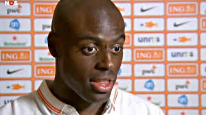 Bert Maalderink wil ons laten zien hoe hij de bondscoach even vertelt wat  die moet doen