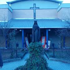 Fu proprio il beato bartolo longo a confessarlo pubblicamente, in occasione del restauro del 1879, a volere questo cambio. Parrocchia Santa Rosa Da Lima Church In Pozzo Strada