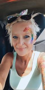 Ella Hayes's Instagram, Twitter & Facebook