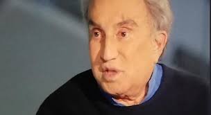 So che ai miei colleghi della rai non farà piacere sentirmelo dire, ma credo proprio che qui non capiterà di ascoltare una nota politica per undici minuti in video. Emilio Fede Torna In Tv Ed E Irriconoscibile Ma Lui Assicura Mai Rifatto Niente