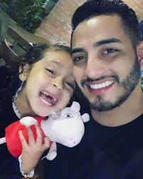 Me encanta llegar a casa y que siempre me espere con una sonrisa y un  abrazo lleno de amor ❤️