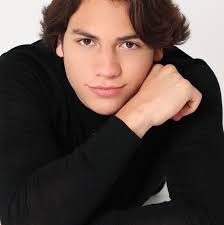 MARZO CON M DE MATEO Mateo Camacho, a quien vimos como Eugenio en Mi  Secreto es la imagen de Chicos 90210 para el mes de Marzo #chicos90210  #marzo #mateocamacho