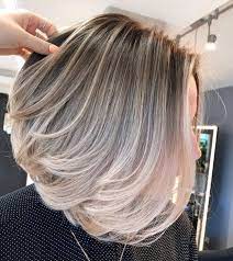 È un taglio comune, quanto difficile da portare. Capelli Lob Bob E Carre I 7 Tagli Moda Per Ringiovanire Il Viso Donne Sul Web