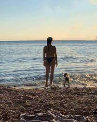 Ποζάρει ως θεά αφροδίτη και το instagram παίρνει «φωτιά». Sofia Paylidoy Pozare Topless Sthn Paralia Kai Eri3e To Instagram News Youweekly
