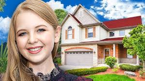 Amanda Beau's Instagram, Twitter & Facebook