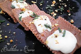 È da notare che in lingua ligure il termine trofie indica gli gnocchi e trofietta indica uno gnocchetto,, una pasta di farina e patate, di forma e consistenza al palato sostanzialmente diverse. Tortelli Di Castagne Beatitudini In Cucina