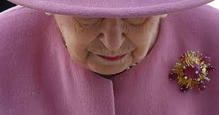 Ciò un carciofo de fijo se chiama carlo che non sarà mai rè nun è capace de fa niente, alle 18.00 però me bevo er thè. Perche La Regina Elisabetta Alla Sua Prima Uscita In Pubblico Non Indossava La Mascherina L Huffpost